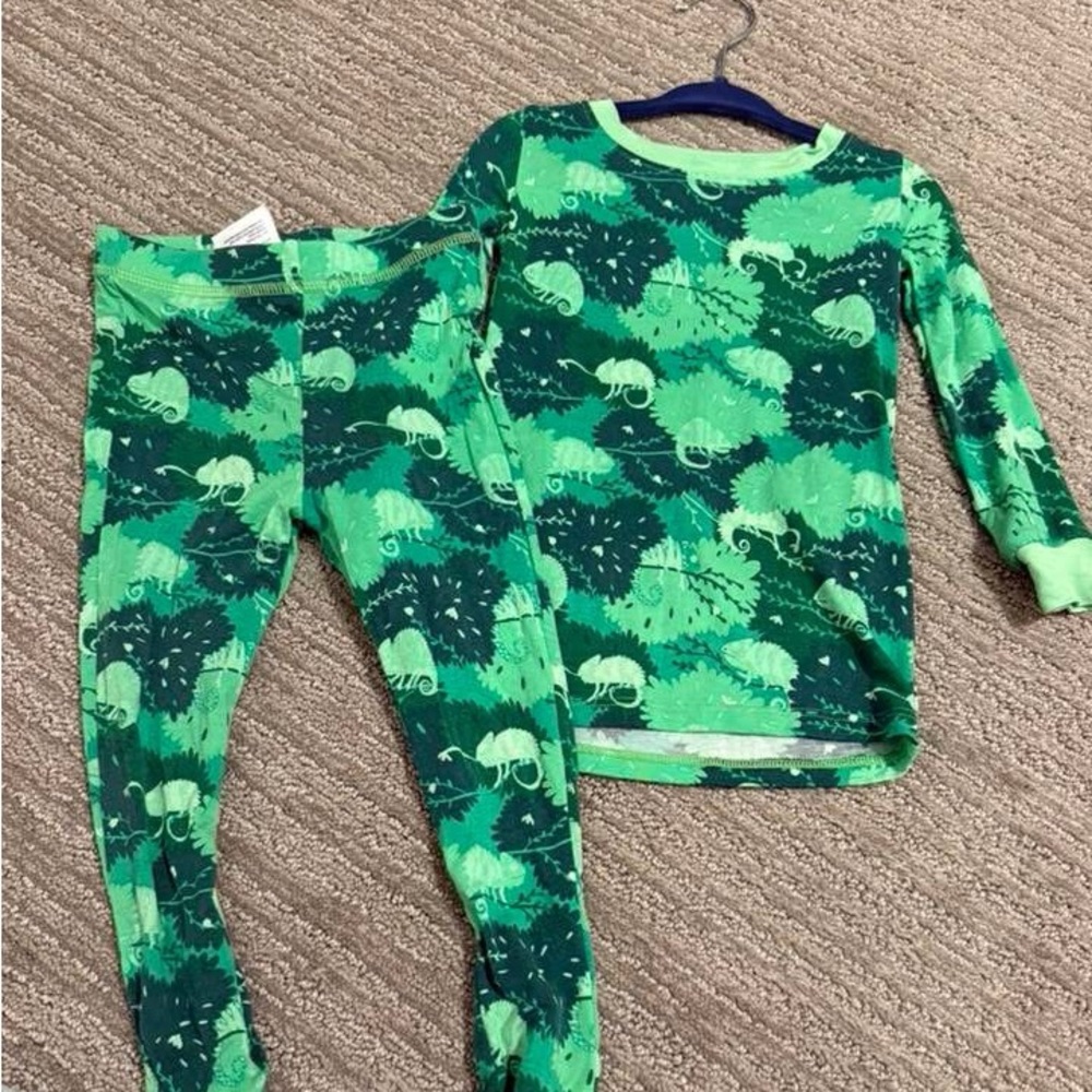 Vibrant Green Kids Pajama Set with Fun Pattern
